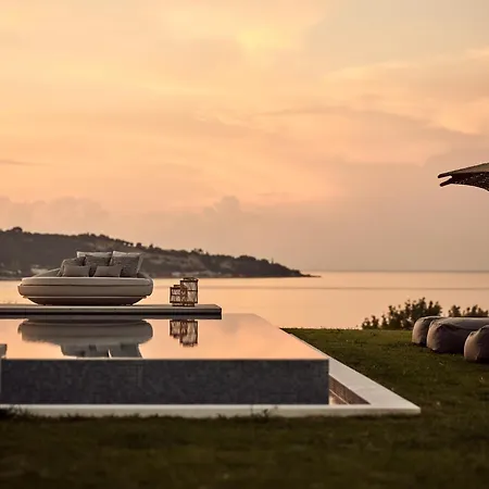 Omnia Villa *