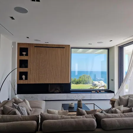 Omnia Villa
